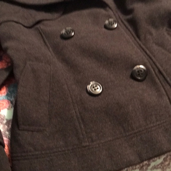 Woman’s short winter coat - Picture 9 of 12